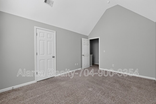 Building Photo - 2041 White Cedar Ln