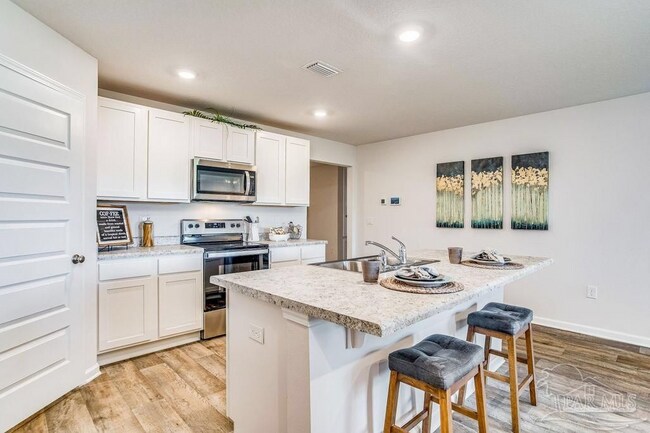 Building Photo - 909 Lovebird Ct