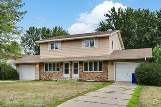 Building Photo - Updated 3 Bedroom Duplex in Battle Creek
