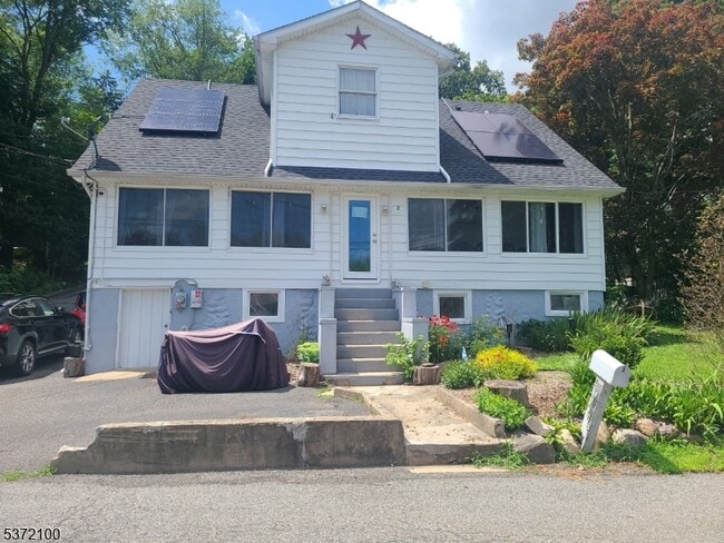 Building Photo - 2 Coursen St