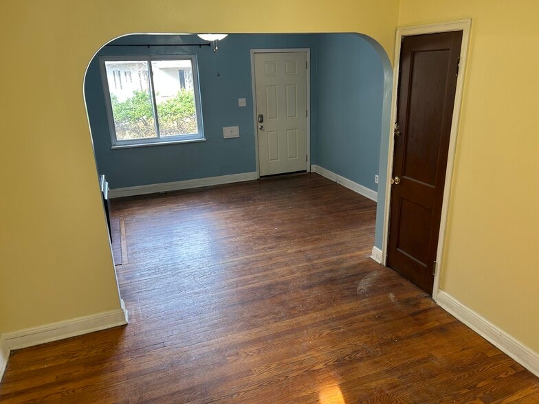 Building Photo - 105 Forest Ave