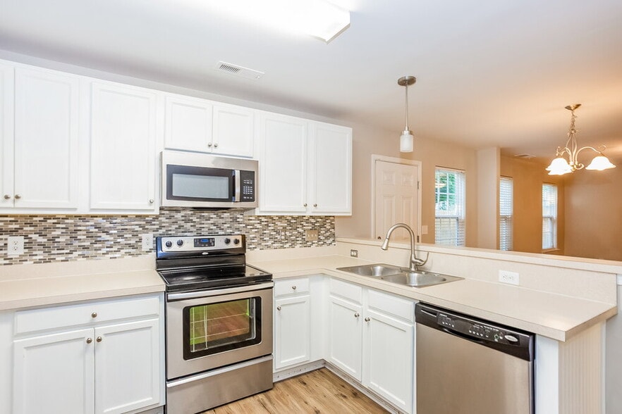 Building Photo - 995 Ramsgate Dr SW