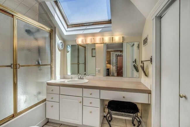 Building Photo - 38 Hood St