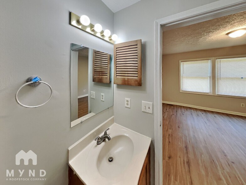 Building Photo - 7610 Denon Hills Dr