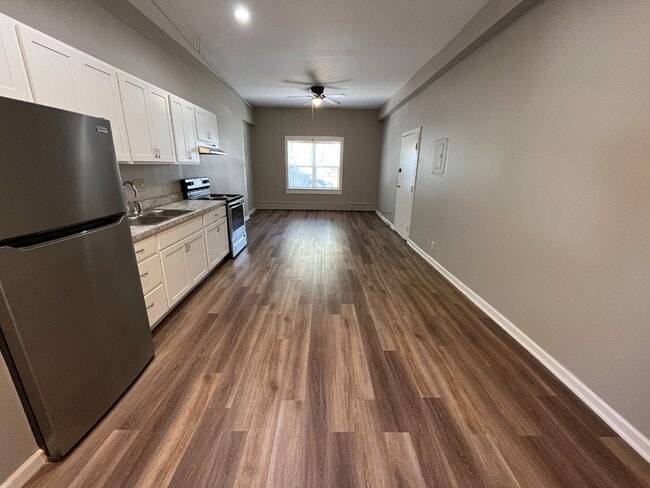 Building Photo - 1705 Sycamore St