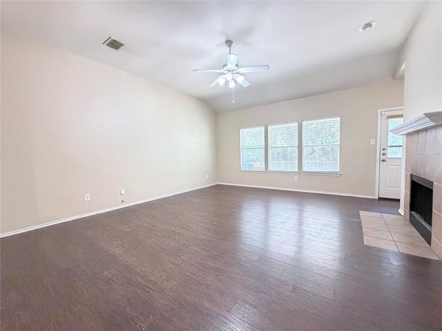 Building Photo - 1910 Pin Oak Ln