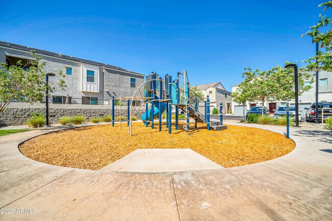Building Photo - 8326 N 22nd Ln