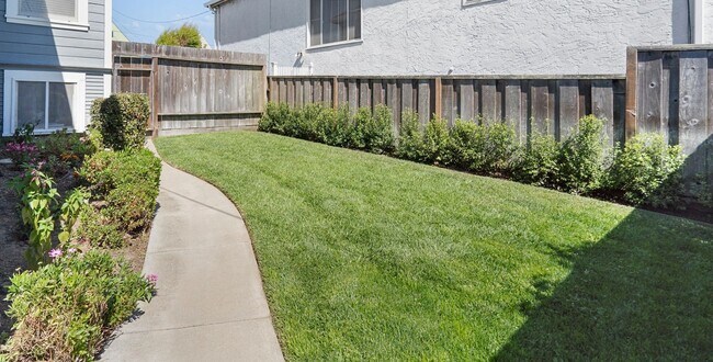 Building Photo - 349 Commercial Ave