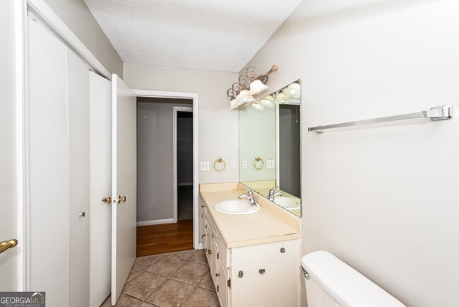 Building Photo - 3278 Pilgrims Ct