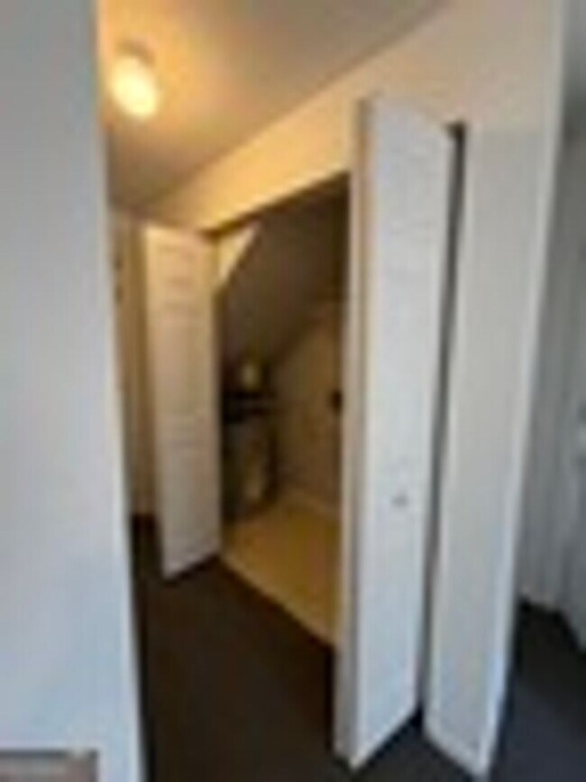 Building Photo - 303 Madison Ave