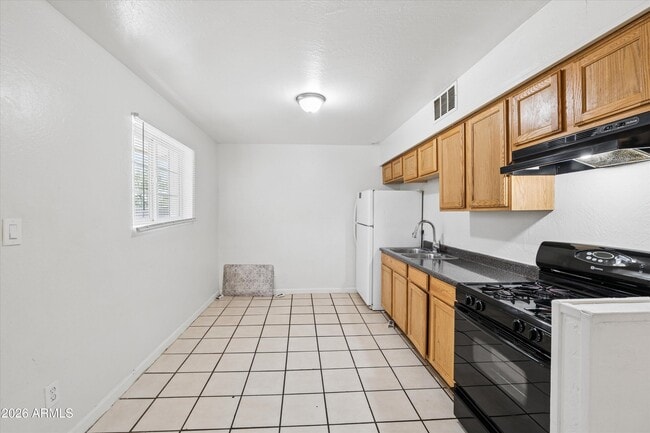 Building Photo - 2133 W Adams St