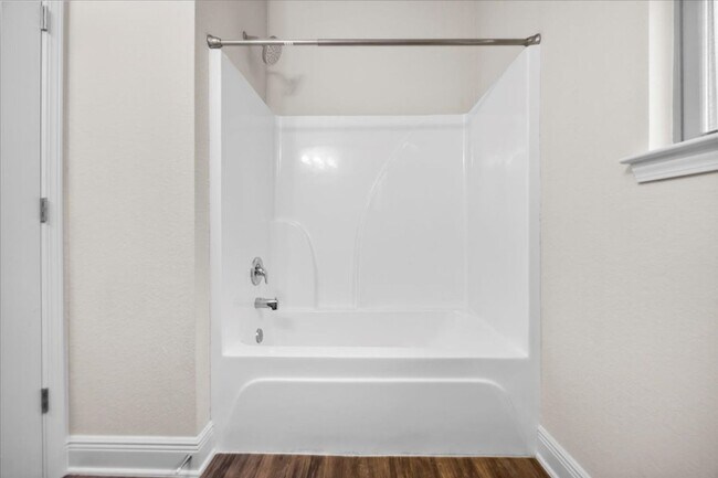 Building Photo - 3 bedroom 2 bathroom- GREAT Location in Pace!