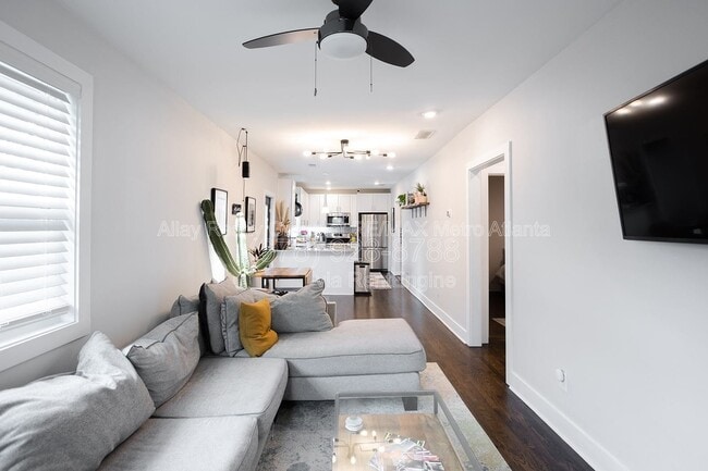 Building Photo - 1016 Coleman St SW