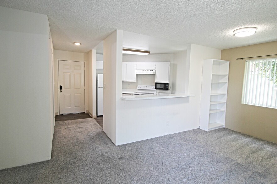 Building Photo - 7575 Charmant Dr