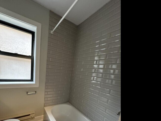 Building Photo - 0 bedroom in Chicago IL 60614