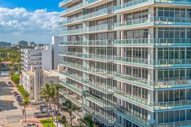 Building Photo - 3737 Collins Ave