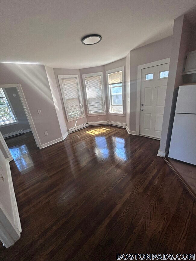 Building Photo - 95 Willowwood St