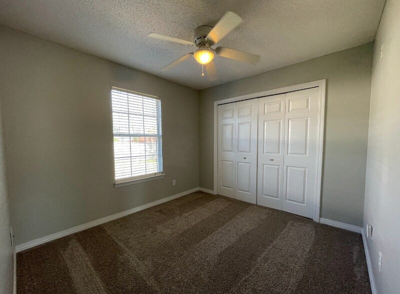 Building Photo - 447 Apple Dr