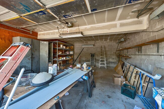 Building Photo - Updated 2 Bedroom Home on 20 Acres in Shin...