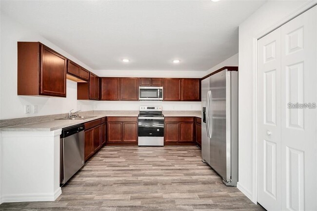 Building Photo - 816 Cardinal Way