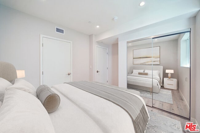 Building Photo - 1051 S Corning St