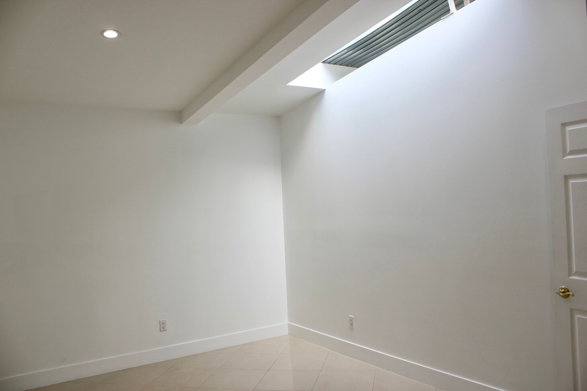Building Photo - 1265 Bienveneda Ave