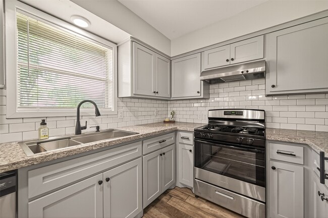 Building Photo - 1203 Bernard Ave