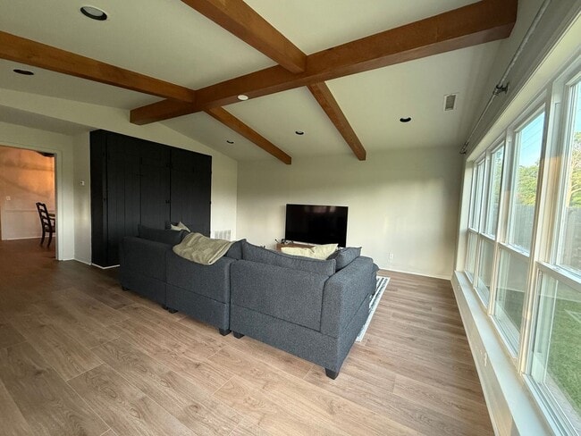 Building Photo - Spacious 4BR House in Tulsa