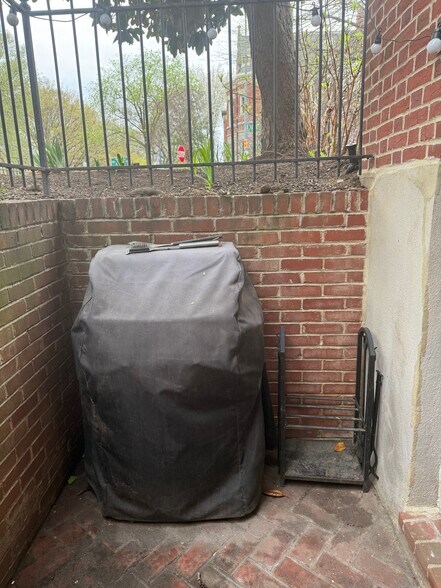 Building Photo - 1202 E Capitol St NE