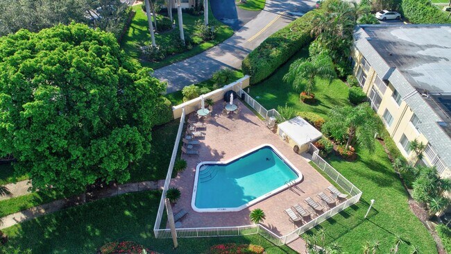 Building Photo - 207 Tropic Isle Dr