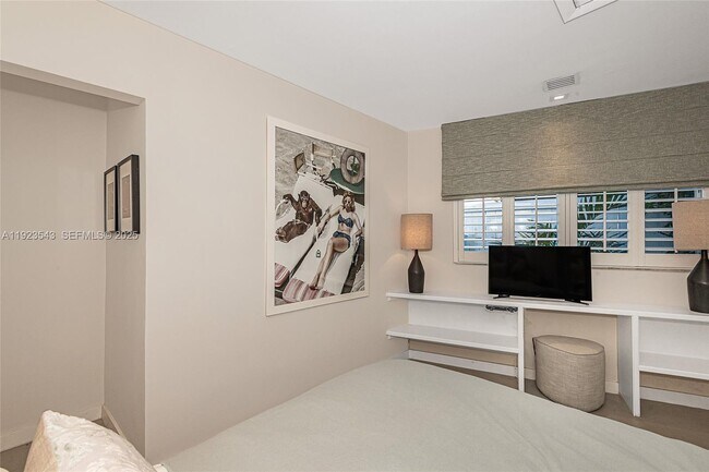 Building Photo - 375 Harbor Ct