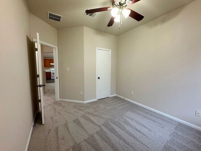 Building Photo - One-story brick home in popular Stoneridge Subdivision!