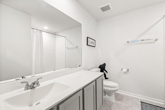 Building Photo - 5872 Strawflower Ln