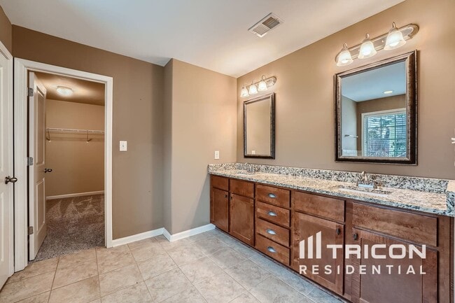 Building Photo - 328 Cliffhaven Cir