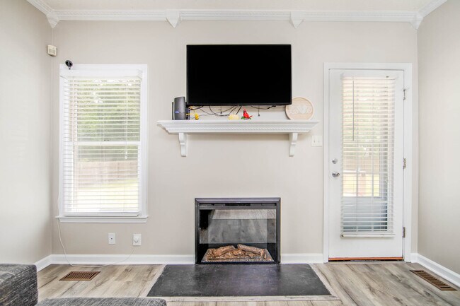 Building Photo - 2713 Leabrook Dr