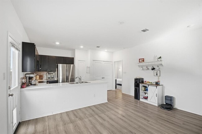 Building Photo - 1106 Cattail Ln