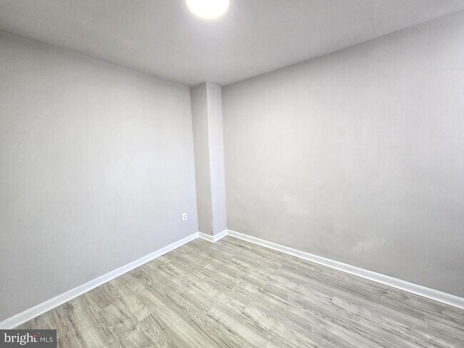 Building Photo - 5140 N Fairhill St