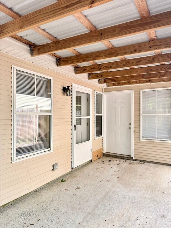 Building Photo - 114 Leeward Ct