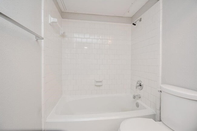 Building Photo - 10855 Meadowglen Ln