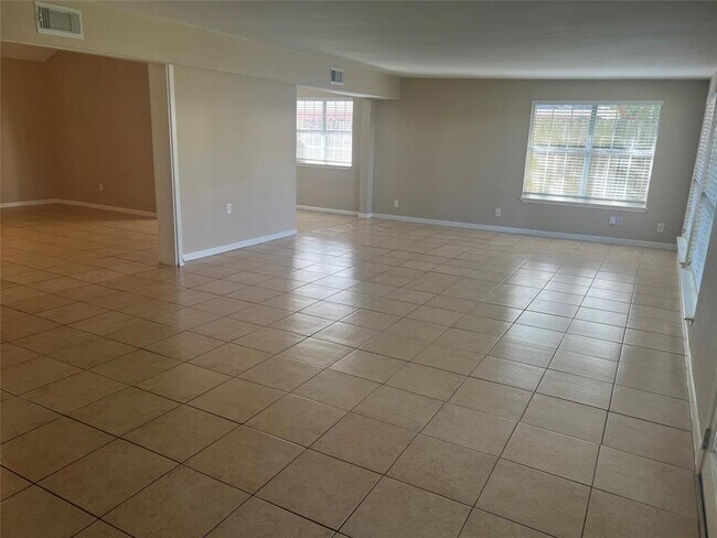 Building Photo - 11227 Rousseau Dr