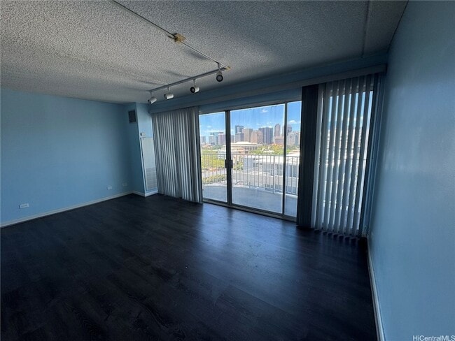 Building Photo - 710 Lunalilo St