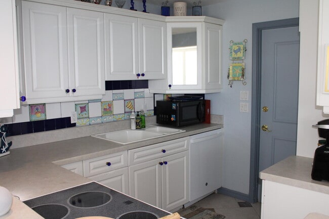 Building Photo - 630 Ocean Dr
