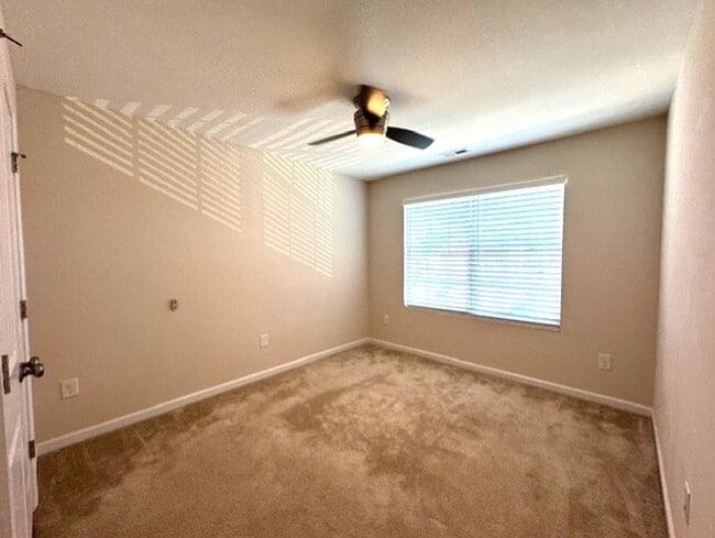 Building Photo - ~~~~~~~~ Park Place Townhomes ~~~~~~~ Pretty 3 bedroom 2.5 bath unit~~~~~