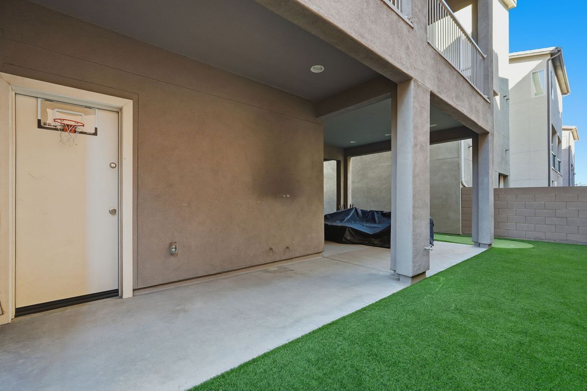 Building Photo - 7059 W Stardust Dr