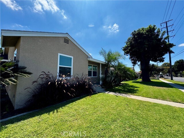 Building Photo - 14414 Studebaker Rd