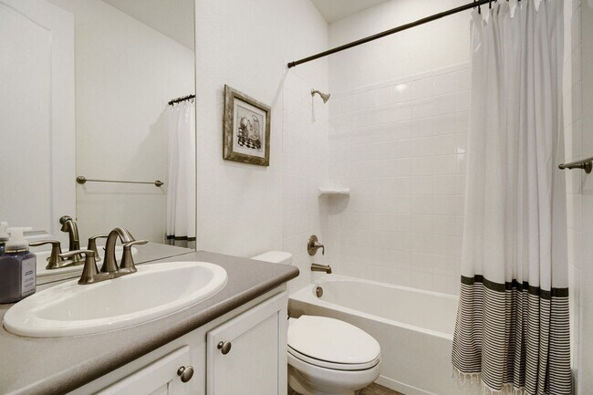 Building Photo - 677 Sundance Cir