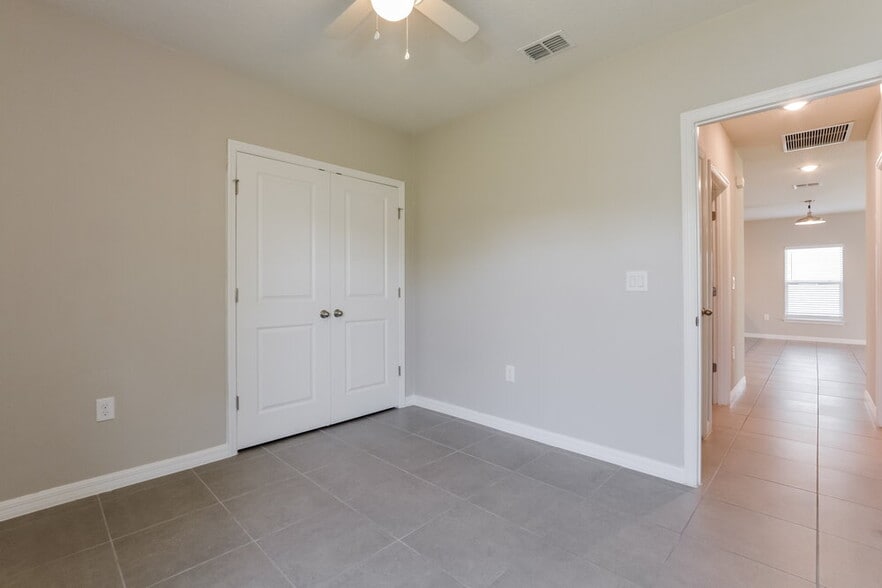 Building Photo - 803 Savona Pl