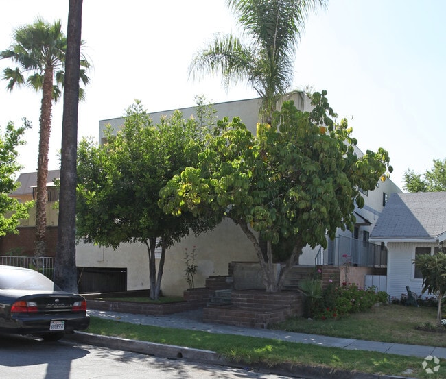 Building Photo - 1128 Linden Ave