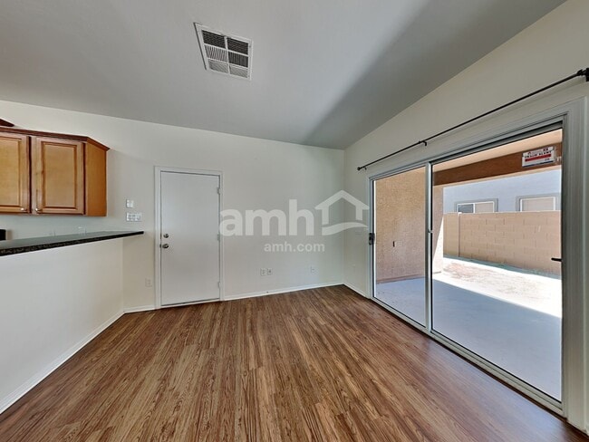 Building Photo - 3005 W Ferruccio Pl