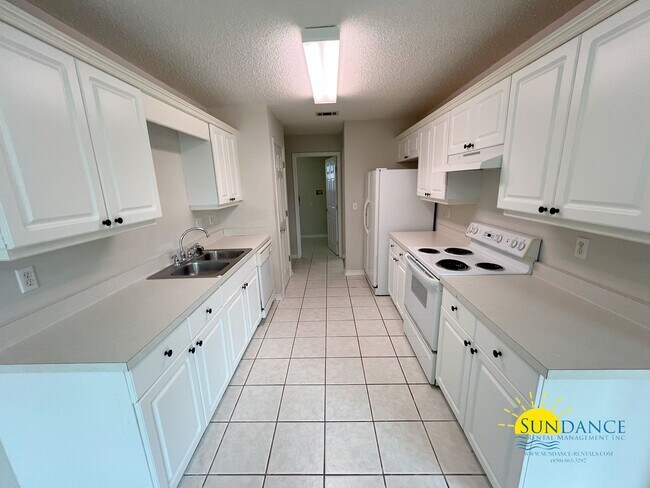 Building Photo - 223 Westview Dr